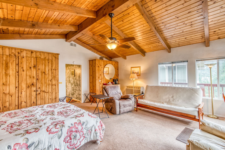 Bedroom 2, A Bed of Roses, Madera