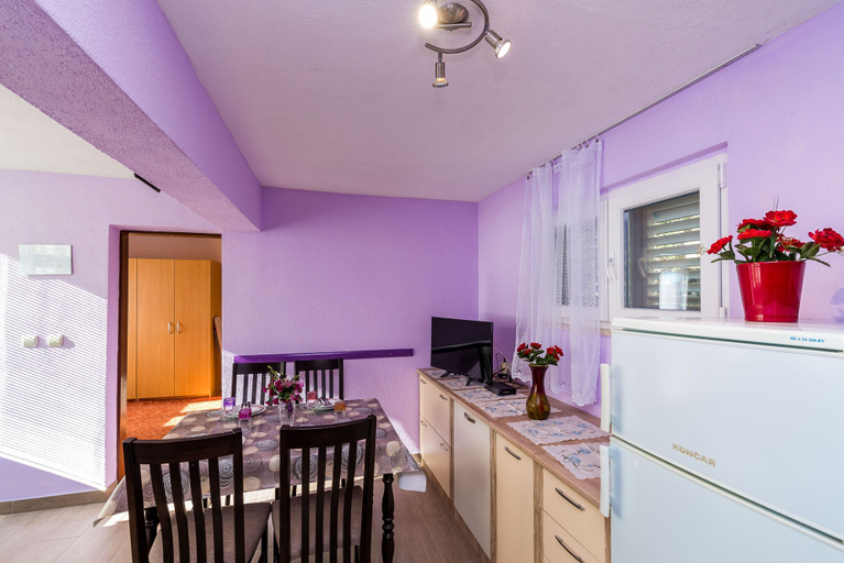 Others 5, Apartment Angelina, Pojezerje