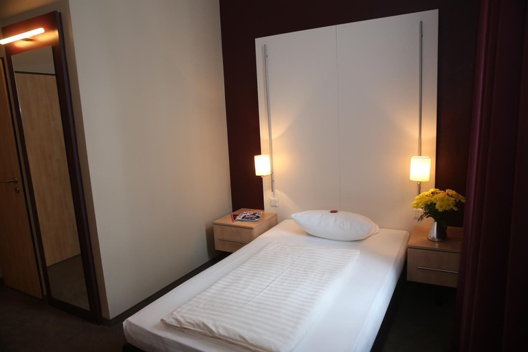 Bedroom 4, Hotel Columbus, Frankfurt am Main