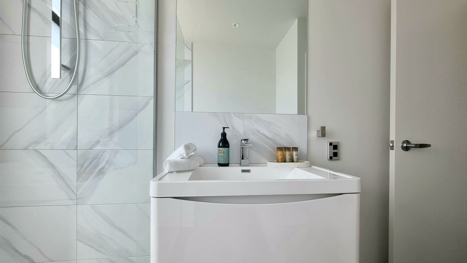 Bathroom 4, Sweet Escape by Waterfront w Carpark, Waitakere