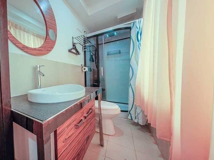 Bathroom 4, Amax Inn Cebu, Mandaue City