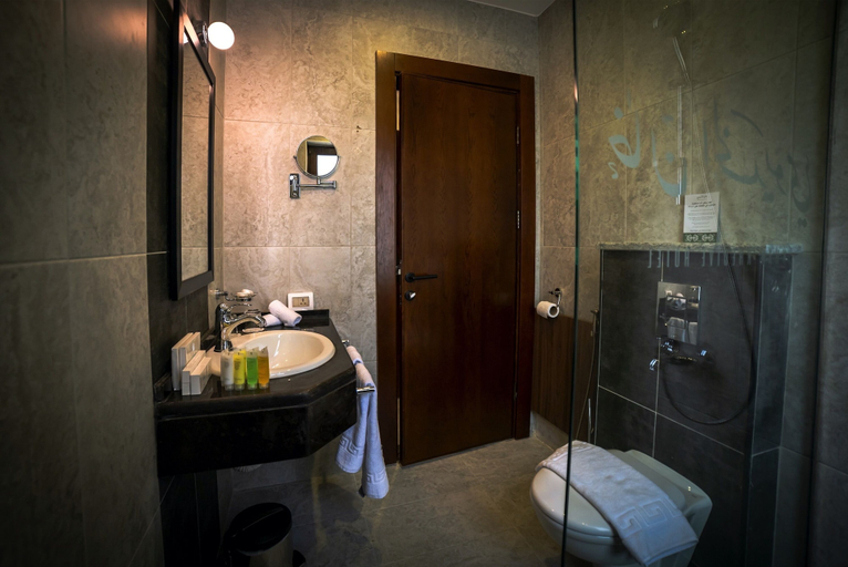 Bathroom 4, Khan Khediwe Hotel, Amman