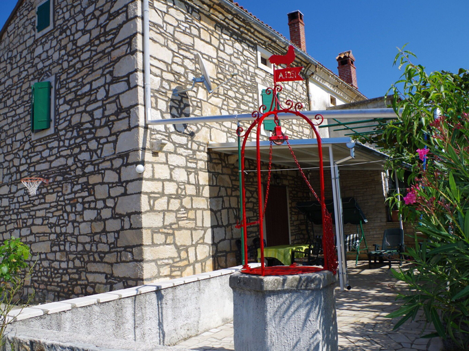 Exterior & Views, Country House in Rakalj With Scenic Sea Views, Marčana