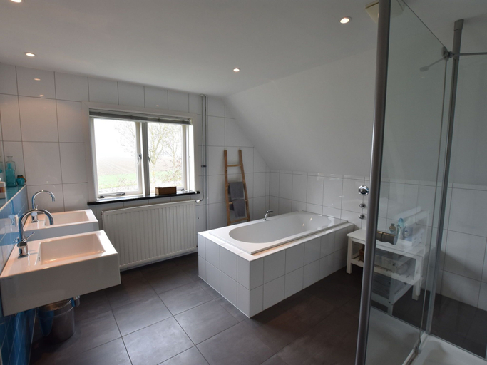 Bathroom 5, Spacious farmhouse in IJzendijke with garden, Sluis