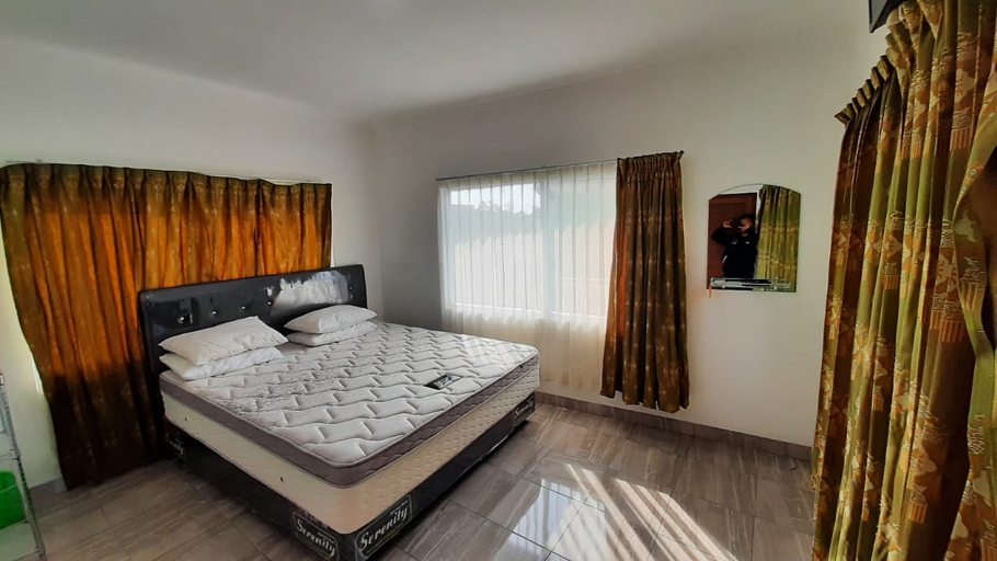 Others 2, Villa Larochelle, Bandung
