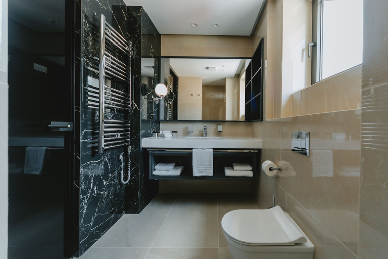 Bathroom 5, KATAMARE