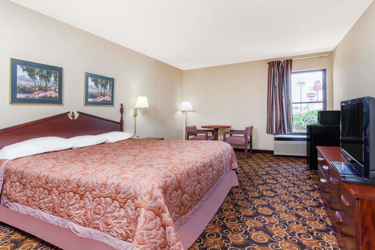 Bedroom 3, Super 8 by Wyndham Evansville North, Vanderburgh