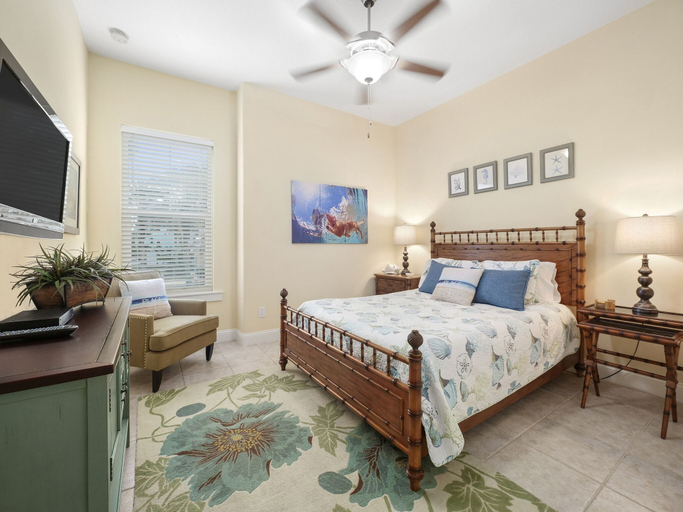 Bedroom 2, Changes in Latitude, Flagler