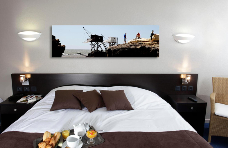 Bedroom 4, Hotel & Restaurant des Remparts, Charente-Maritime