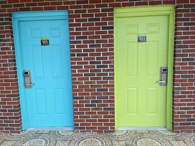 Exterior & Views 2, Regal Inn, Columbia