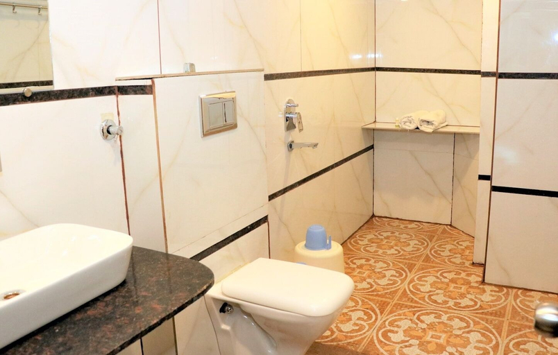 Bathroom 5, Hotel Pachmarhi, Hoshangabad