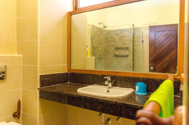 Bathroom 3, Chrystal Baharini, Msambweni