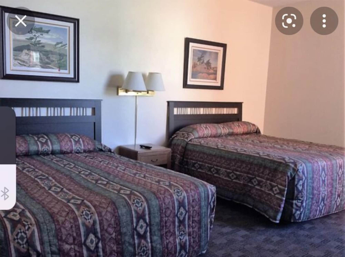 Bedroom 2, Super9 inn, Calhoun
