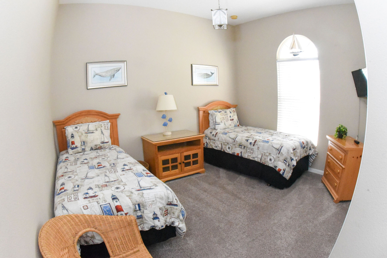 Bedroom 2, Davenport Vacation Homes by Shine FM, Polk
