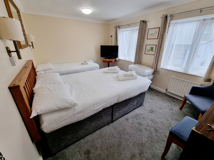 Bedroom 2, The Sportsmans Inn, Devon