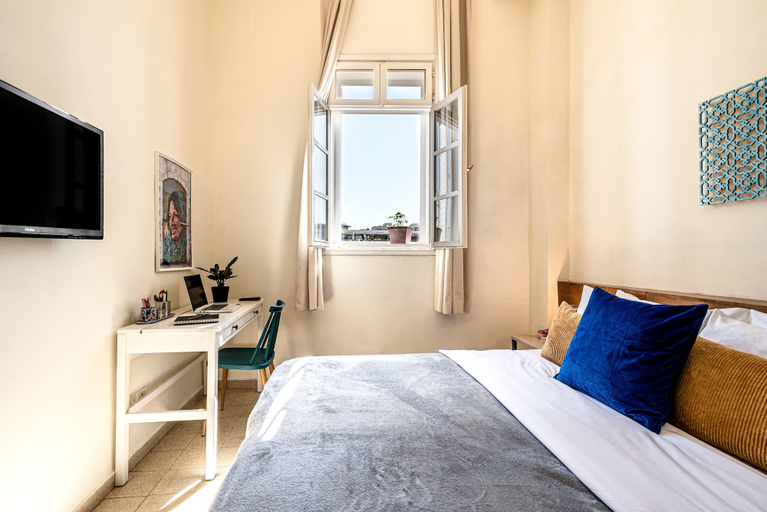 Bedroom 3, Pink & Blondie ApartHotel - by Loginn