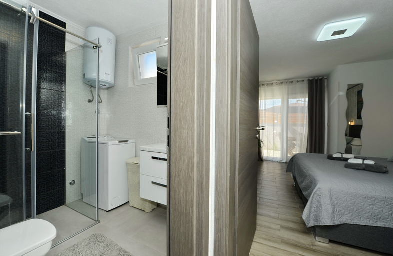 Bedroom 2, 2 Bedroom Apartment Sleeps 5 - Privat Pool, Zadar