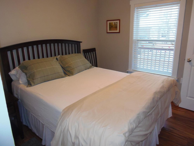 Bedroom 2, Strictly Moose Luxury Vacation Suites, Coos