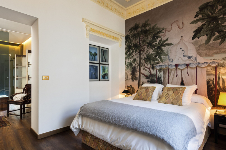 Bedroom 3, Pájaro Rebelde, Sevilla