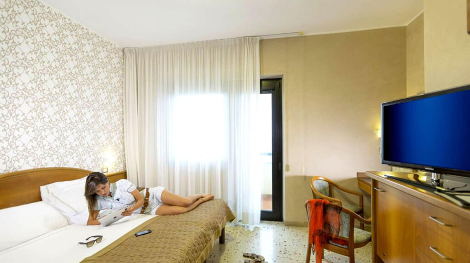 Bedroom 2, Hotel Maja, Pescara