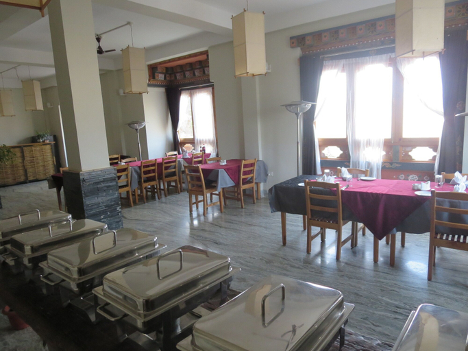 Food & Drinks 4, Hotel Vara, Bapisa