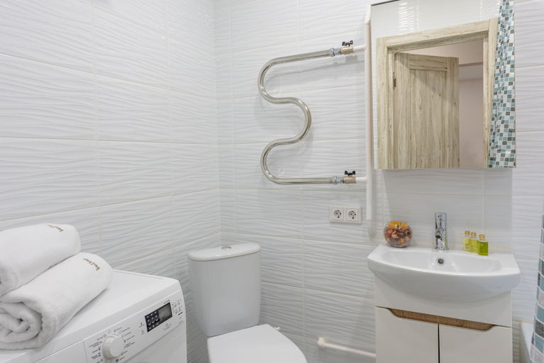 Bathroom 3, Inndays on Artsimovicha, Western