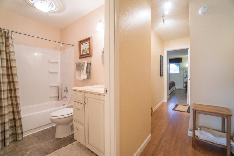 Bathroom 4, Surftides Plaza #362, Lincoln