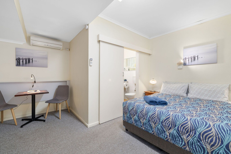 Bedroom 2, Navigators Motel, Port Lincoln