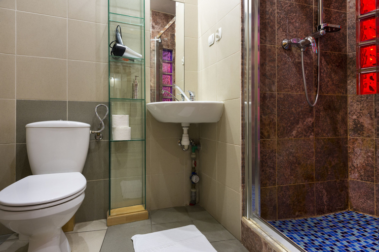 Bathroom 2, Krowoderska Apartments, Kraków City