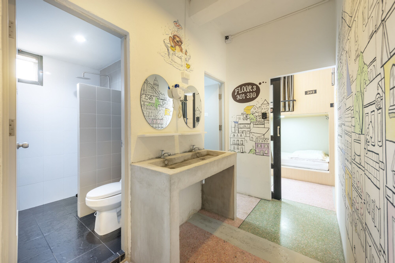 Bedroom 5, Sloth Hostel, Phra Nakhon