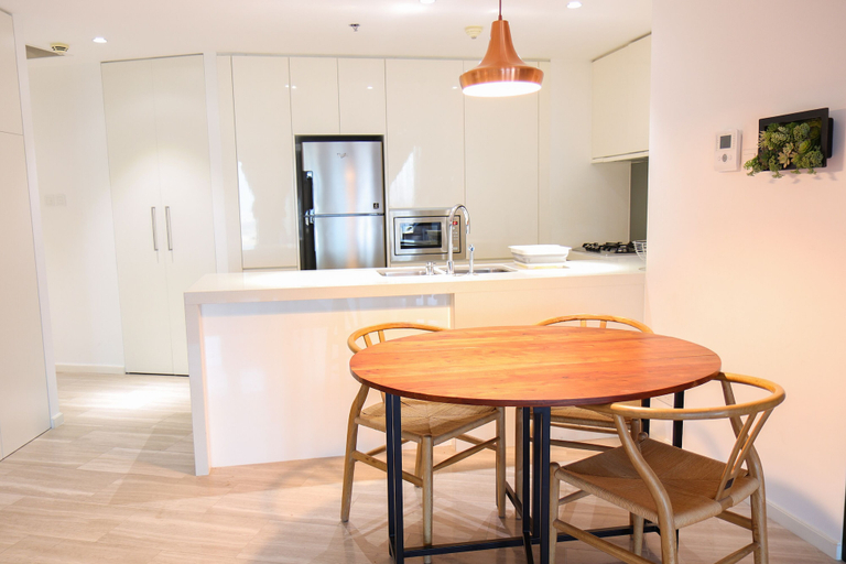 In-room dining, Luxury 1 Bedroom in D1 Tower, Dubai