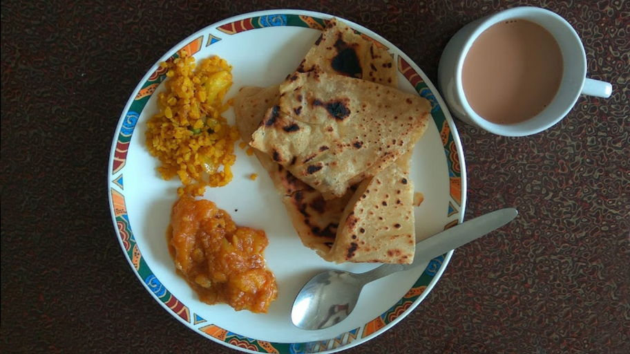 Food & Drinks 5, Goroomgo New Ambika Mall Road Manali, Kullu