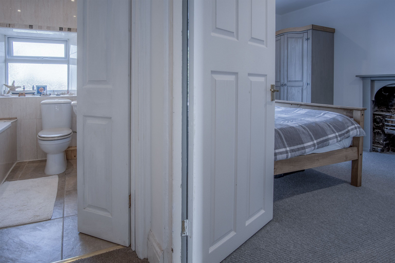 Bedroom 2, Cambrian Cottage - 3 Bed Cottage - Tenby, Pembrokeshire