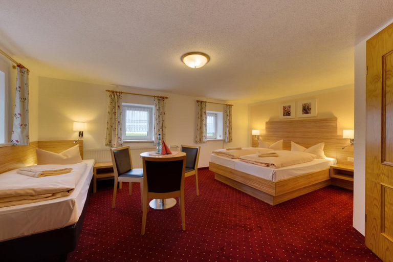 Bedroom 4, Hotel Dachsbaude & Kammbaude, Mittelsachsen