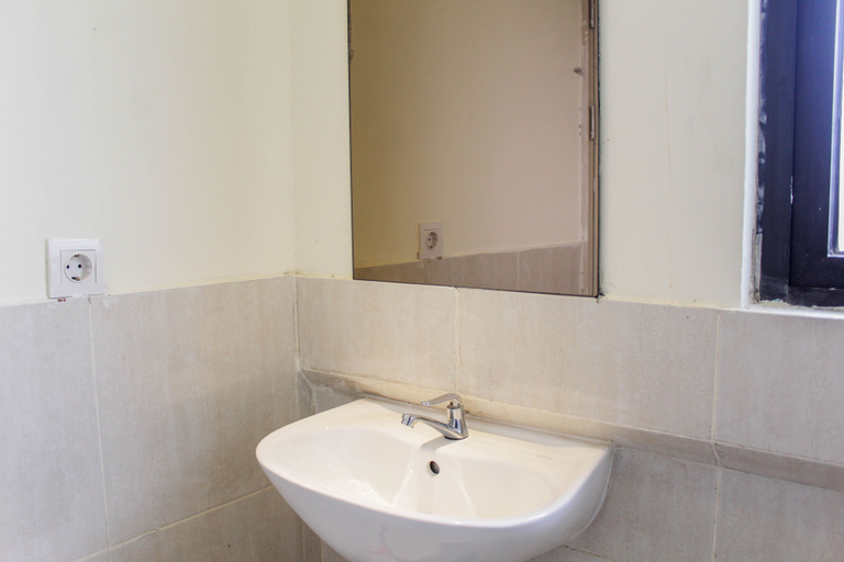 Bathroom 3, Homey and Enjoy 2BR at Meikarta Apartment, Cikarang