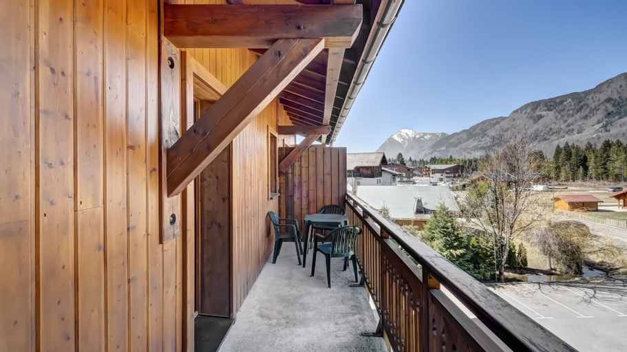 Exterior & Views 17