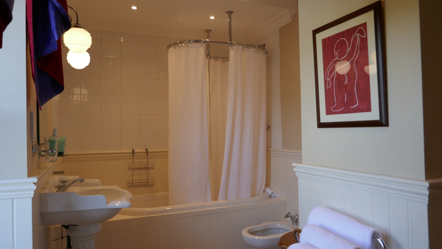 Bathroom 4, Kerrington House, Devon