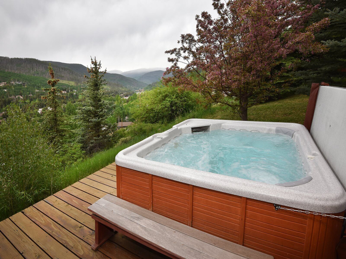 Sport & Beauty, Glacier Court 1844 B, Eagle