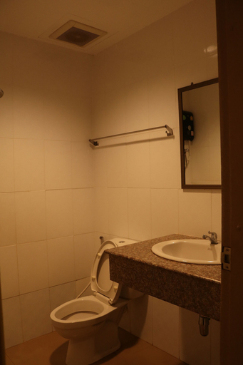 Bathroom 5, Suksawad Hotel, Phra Nakhon