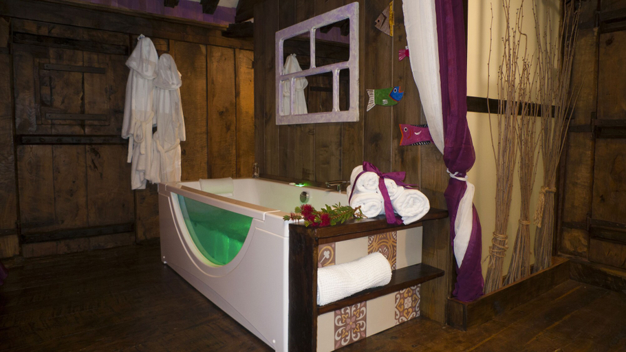 Bathroom 3, El Bosque de las Viñas, Asturias