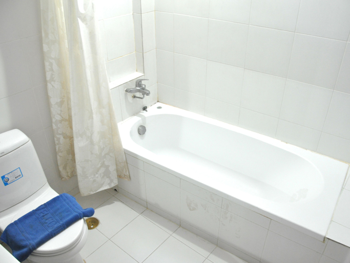Bathroom 3, Highfive Guest House, Pattaya
