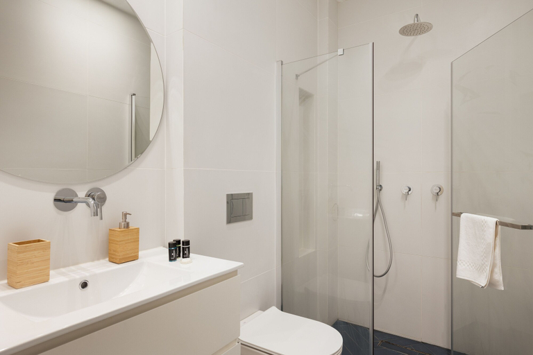 Bathroom 2, Cozy Apartment with Private Balcony