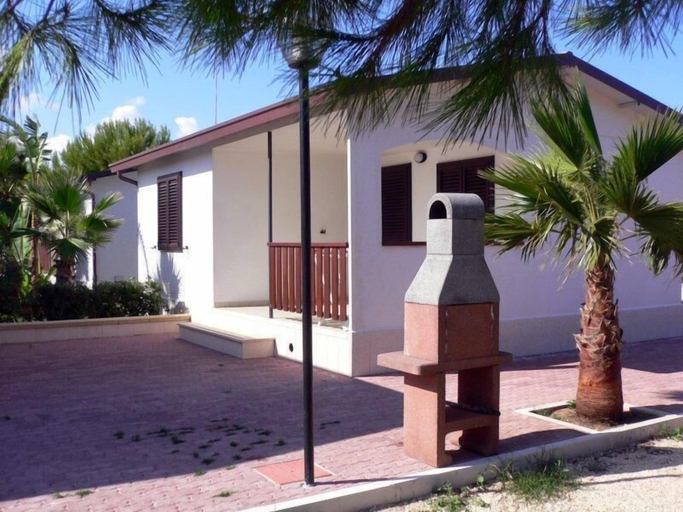 BBQ/picnic area, Residence Club Sole Mare, Foggia
