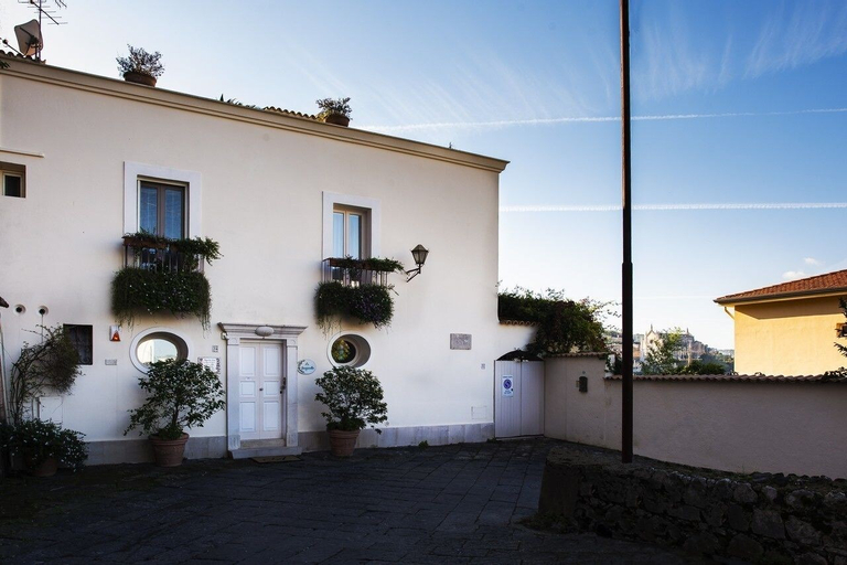 Villa la Bouganville, Latina