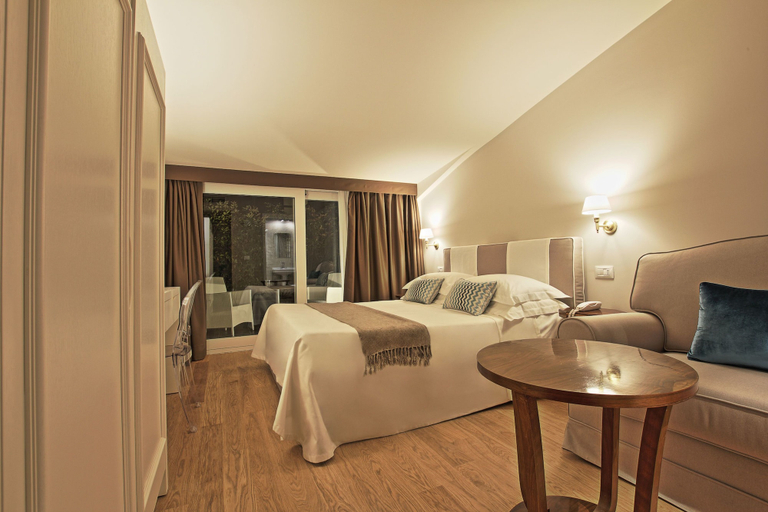 Bedroom 4, Bergamo Inn, Bergamo