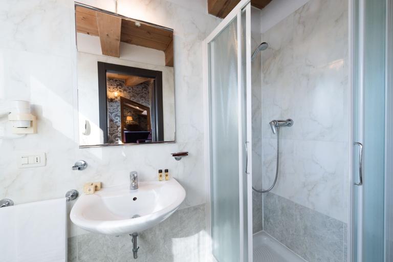 Bathroom 4, Hotel Casa Nicolò Priuli, Venezia