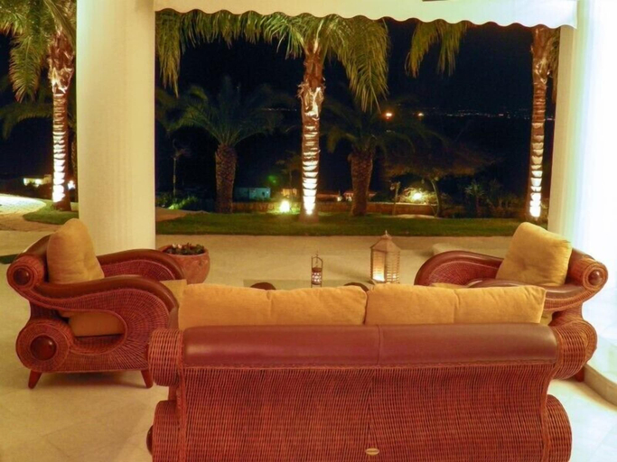 Others 4, Villa Paradizo, Peloponnese