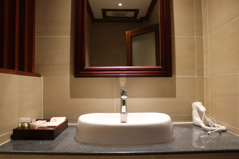 Bathroom 5, Houngvilai Hotel, Luang Prabang