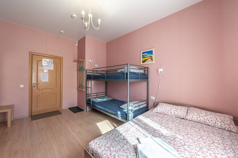 Bedroom 2, U Aeroporta Mini-Hotel, Ekaterinburg gorsovet