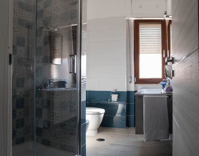Bathroom 4, Damahouse B&B, Latina